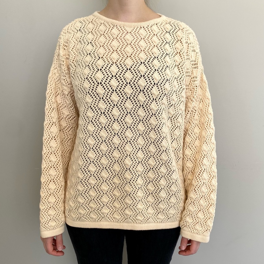 Vintage Regina Porter long sleeve crochet knit sweater. 🤍